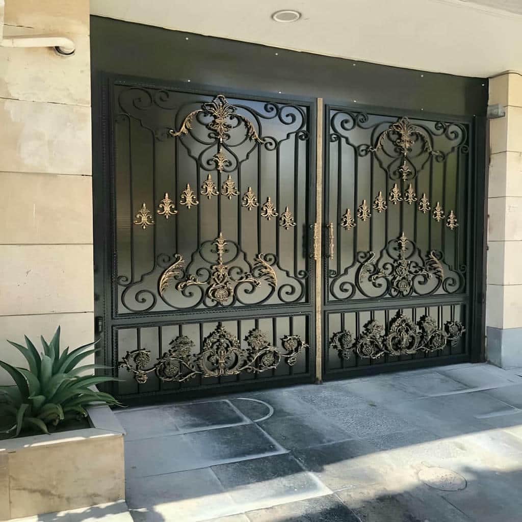 فروش درب پارکینگ حیاط فرفورژه دهانه دقیق در بندرعباس