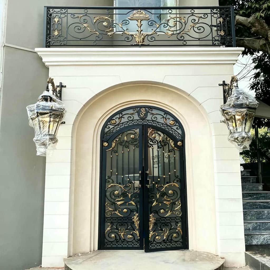 درب حیاط فرفورژه در بومهن