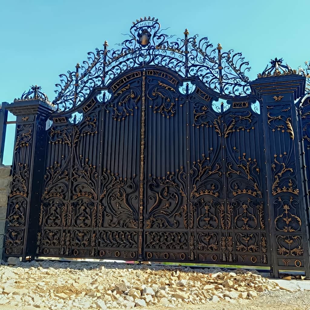قیمت درب پارکینگ حیاط فرفورژه