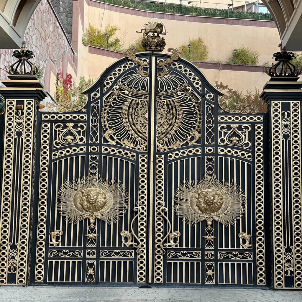 نصب درب پارکینگ حیاط فرفورژه لولای تقویت شده در گرگان