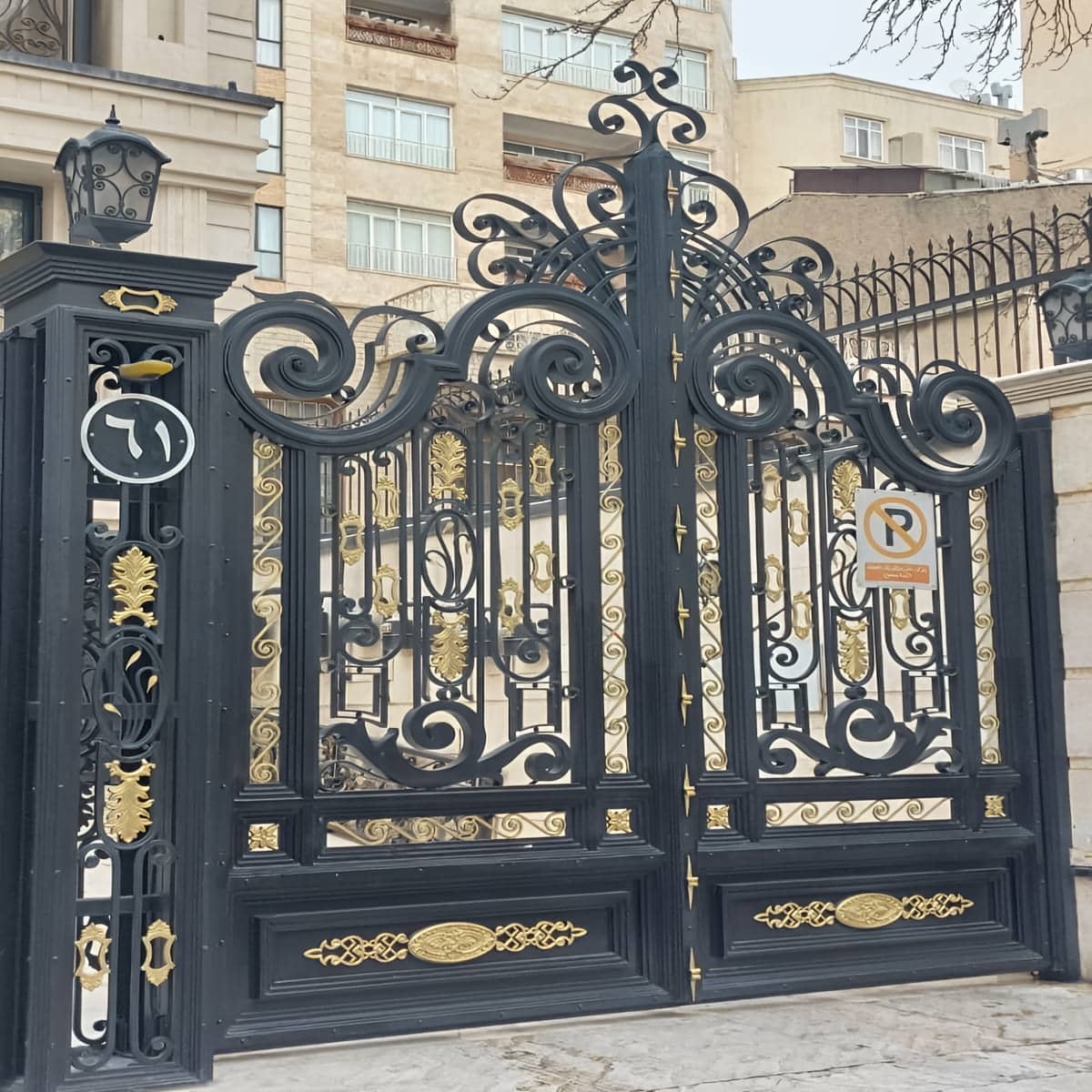درب پارکینگ حیاط فرفورژه در بجنورد