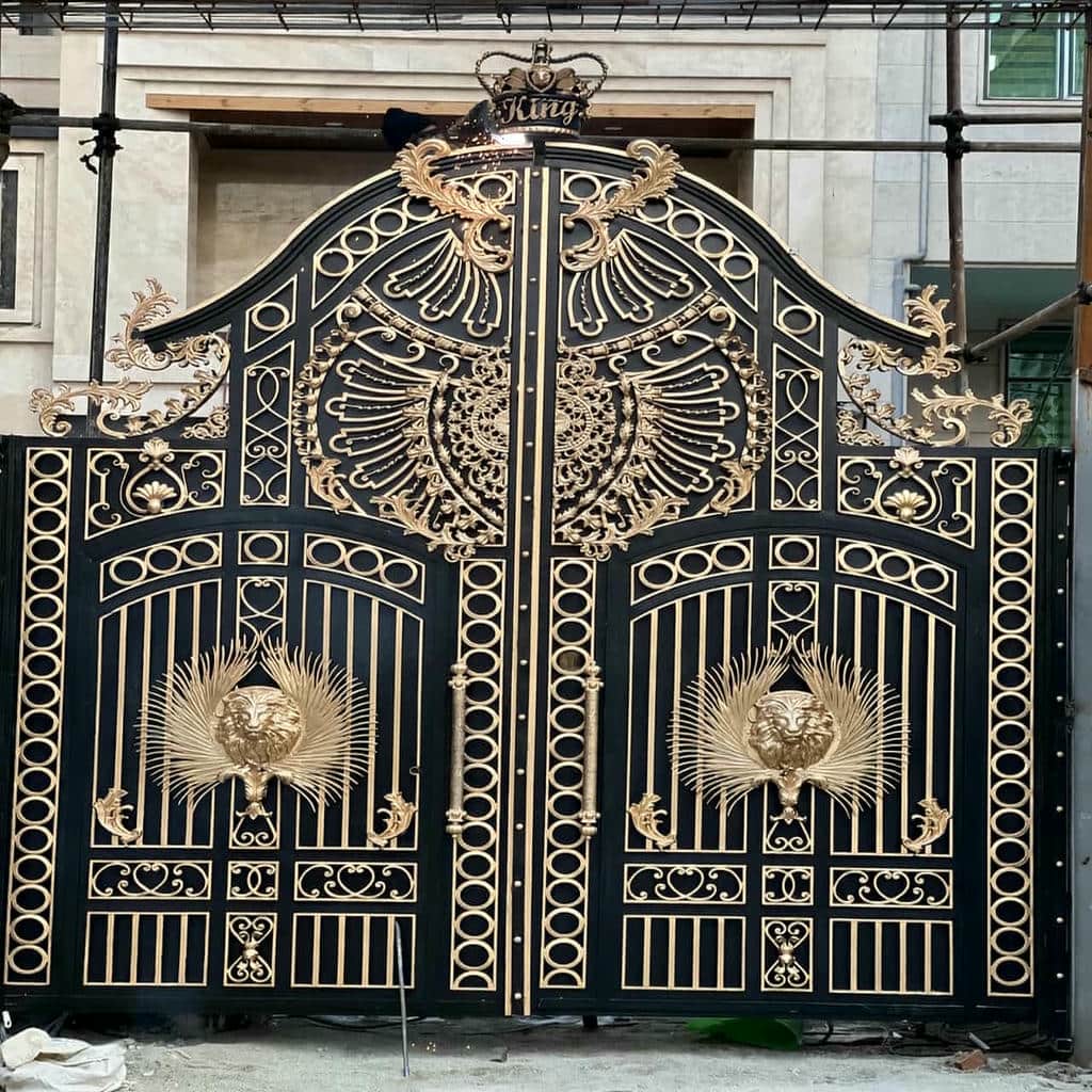 نصب درب حیاط فرفورژه رنگ کوره ای در فردیس کرج
