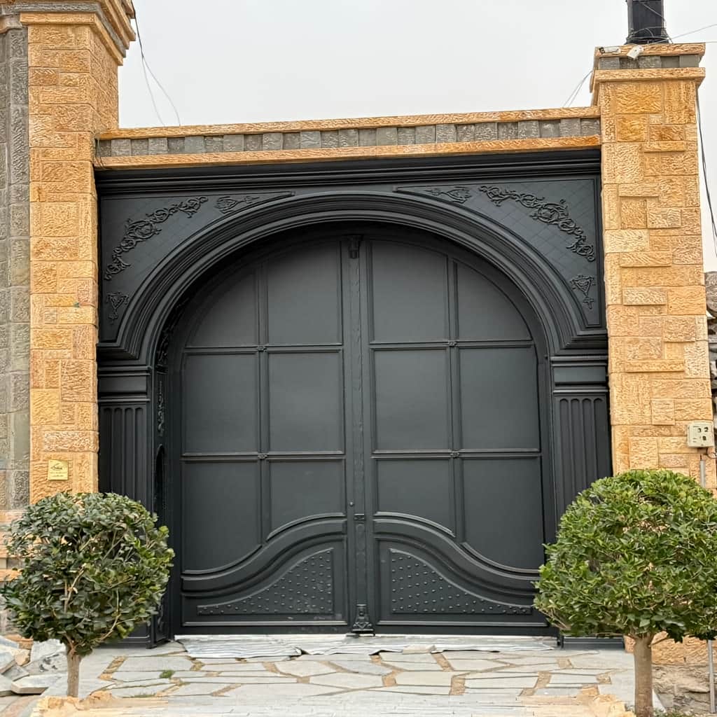 درب پارکینگ حیاط فرفورژه در فشم