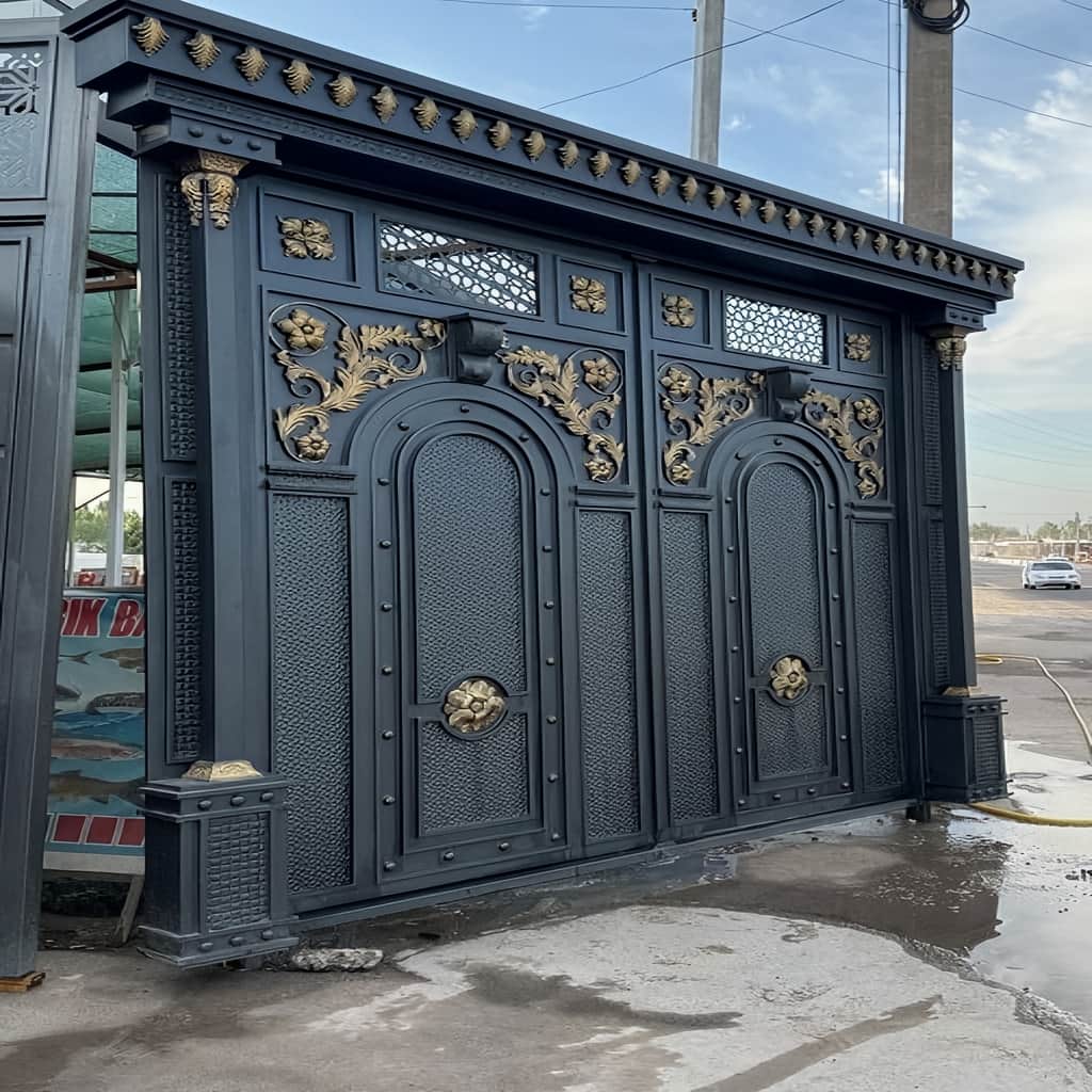درب حیاط فرفورژه در بندر دیلم