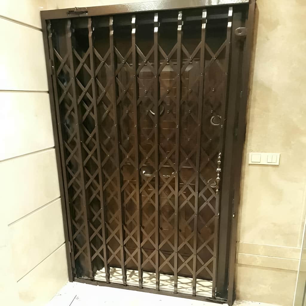 درب آکاردئونی با یراق محکم مدل پنج گل