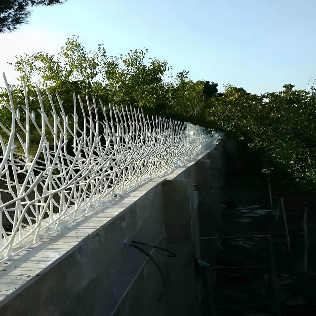 حفاظ روی دیوار با مدل شاخ گوزنی بازدارنده
