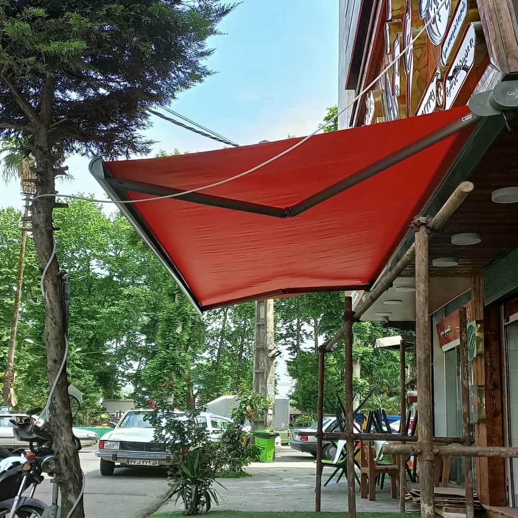 سایبان برقی با پارچه ضد آب و رنگ روشن برای حیاط