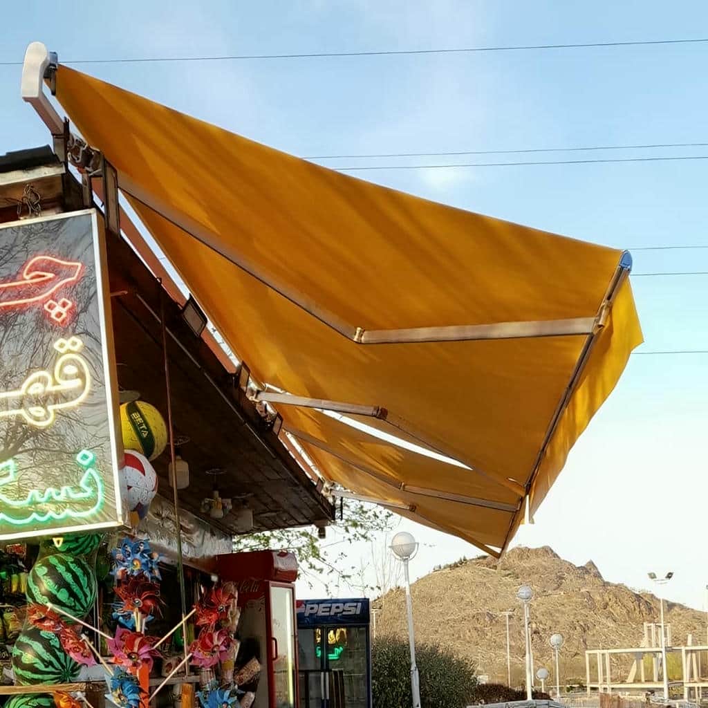 سایبان برقی تجاری با یراق مقاوم و اتصال محکم