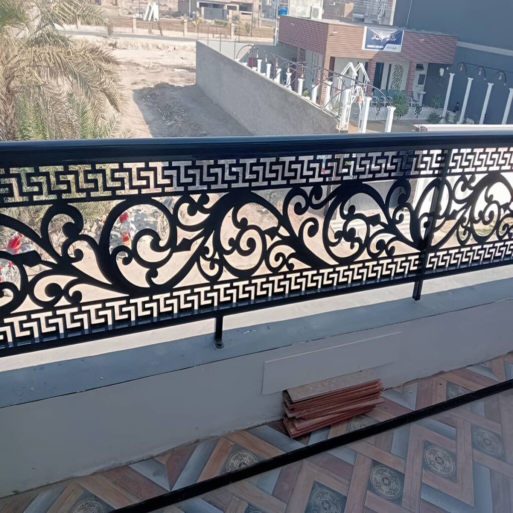 سفارش نرده سی ان سی لوکس برای بالکن