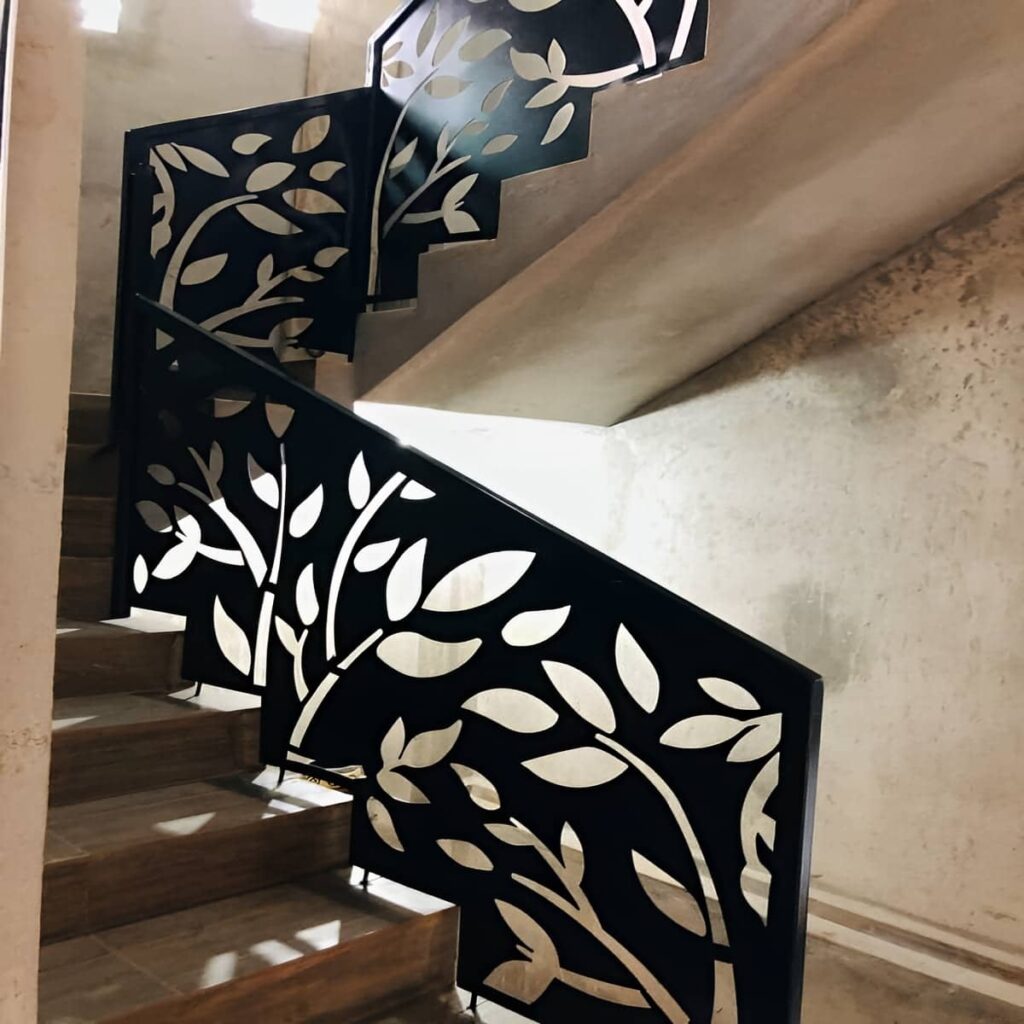 نرده سی ان سی لوکس برای نمای خاص