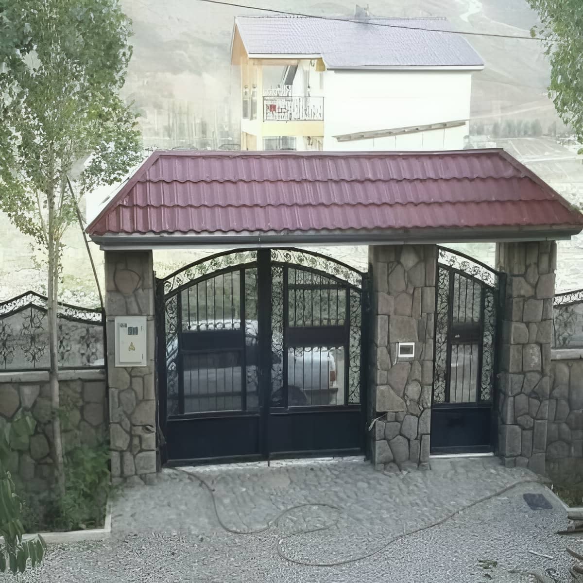 آردواز سردرب ورودی ساختمان با آب بندی دقیق