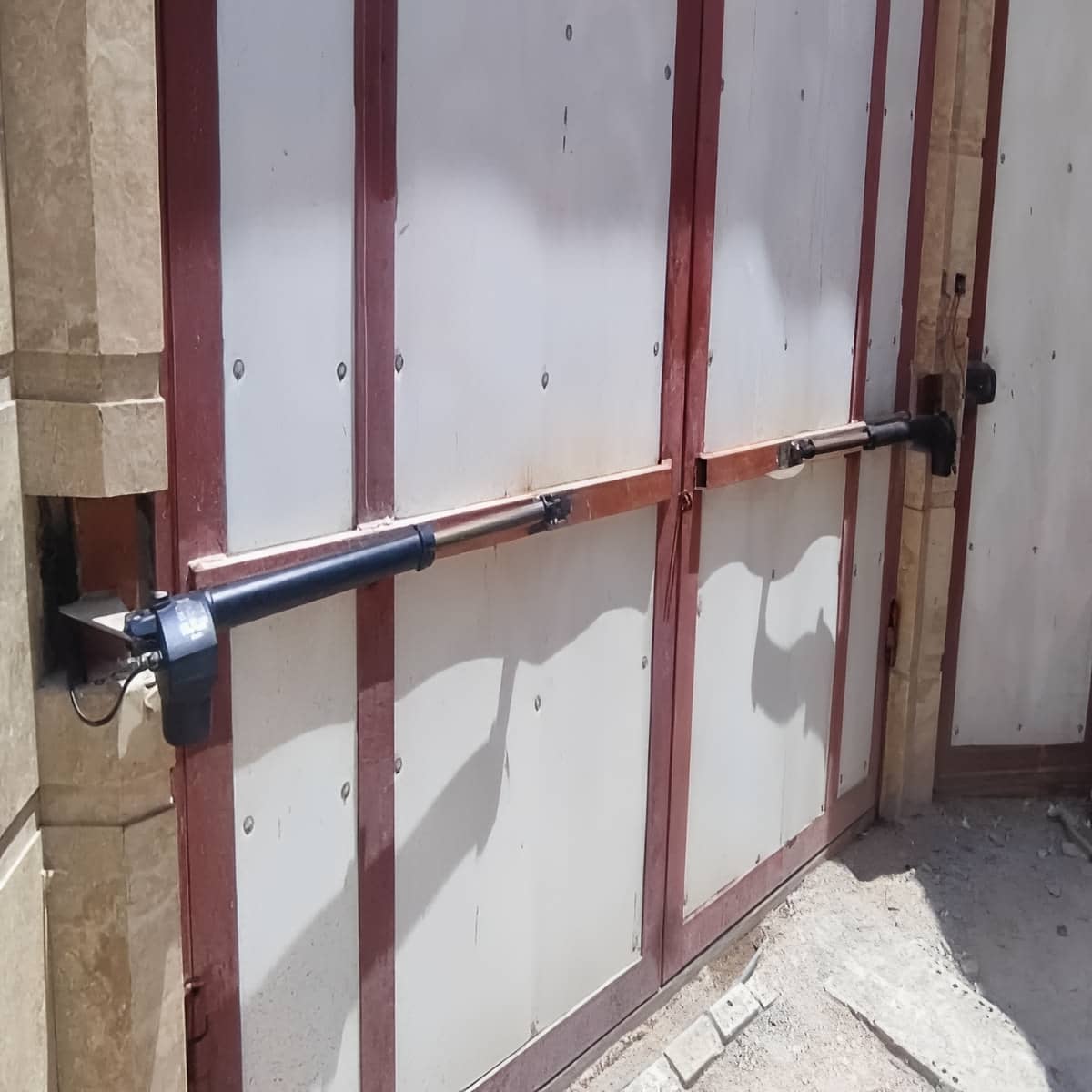 جک پارکینگی قابل کنترل با موبایل با ماژول وای فای نصب شده
