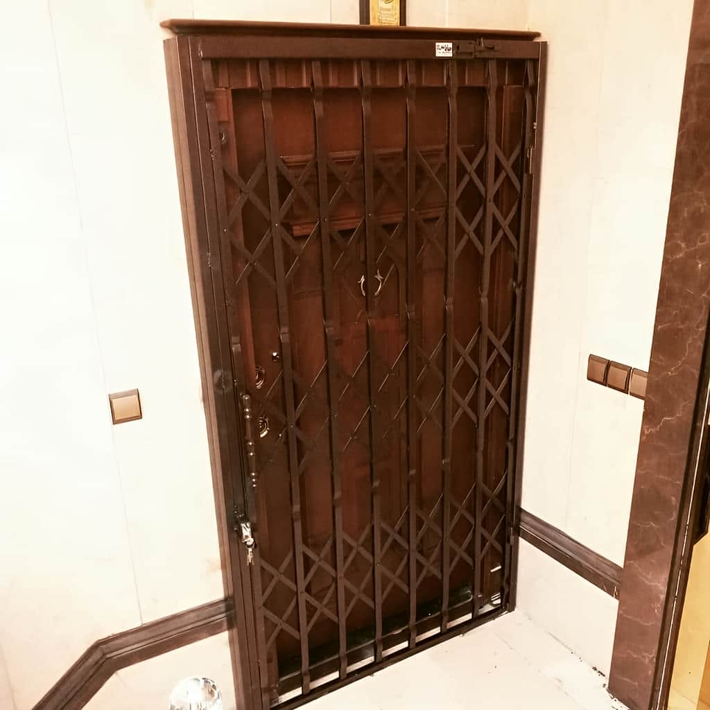 خرید درب آکاردئونی سه گل تسمه