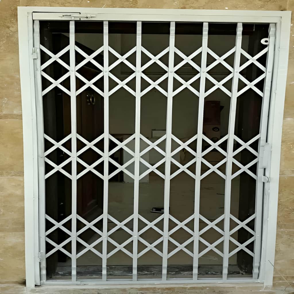 11 طرح درب آکاردئونی سه گل تسمه