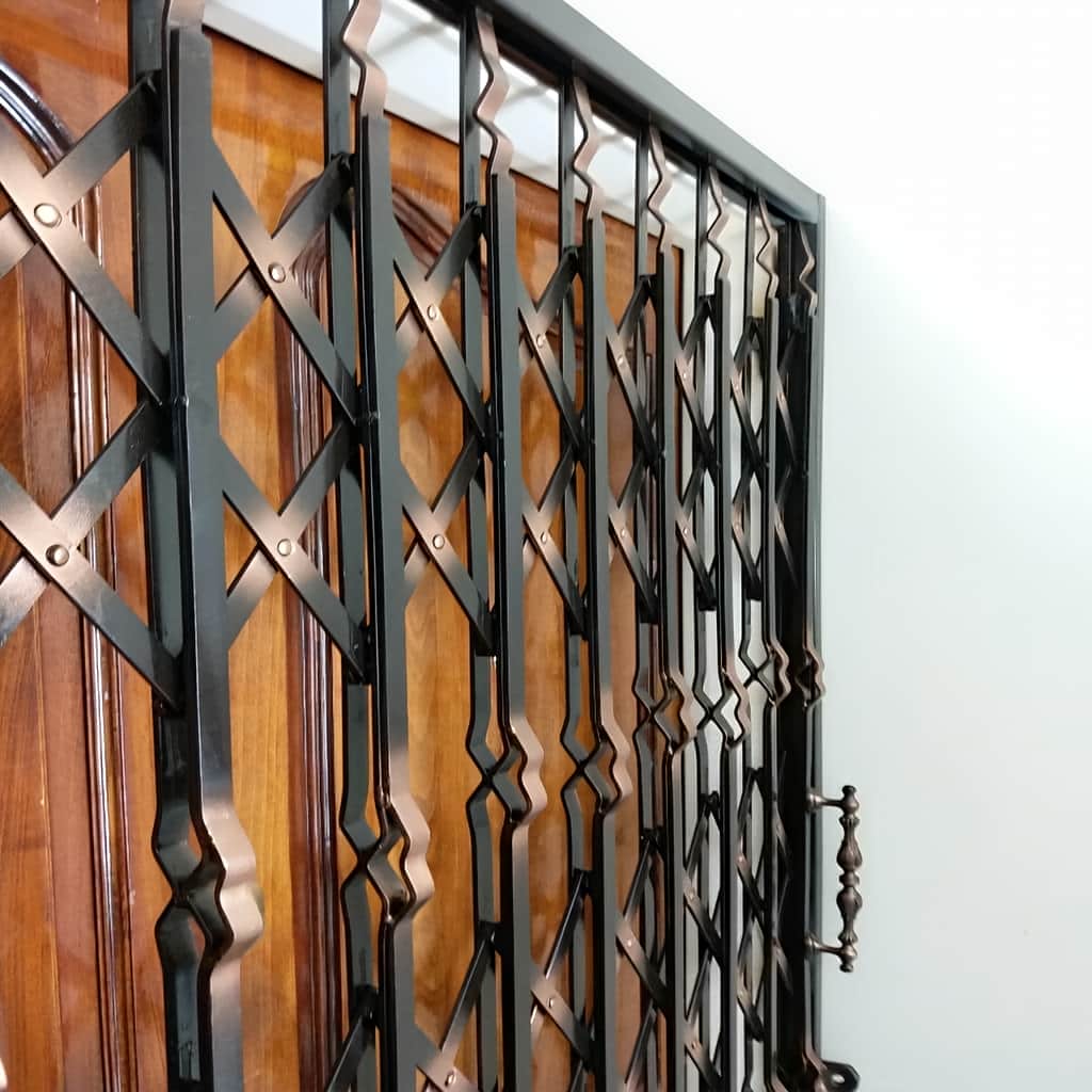 طرح ساده درب آکاردئونی سه گل تسمه