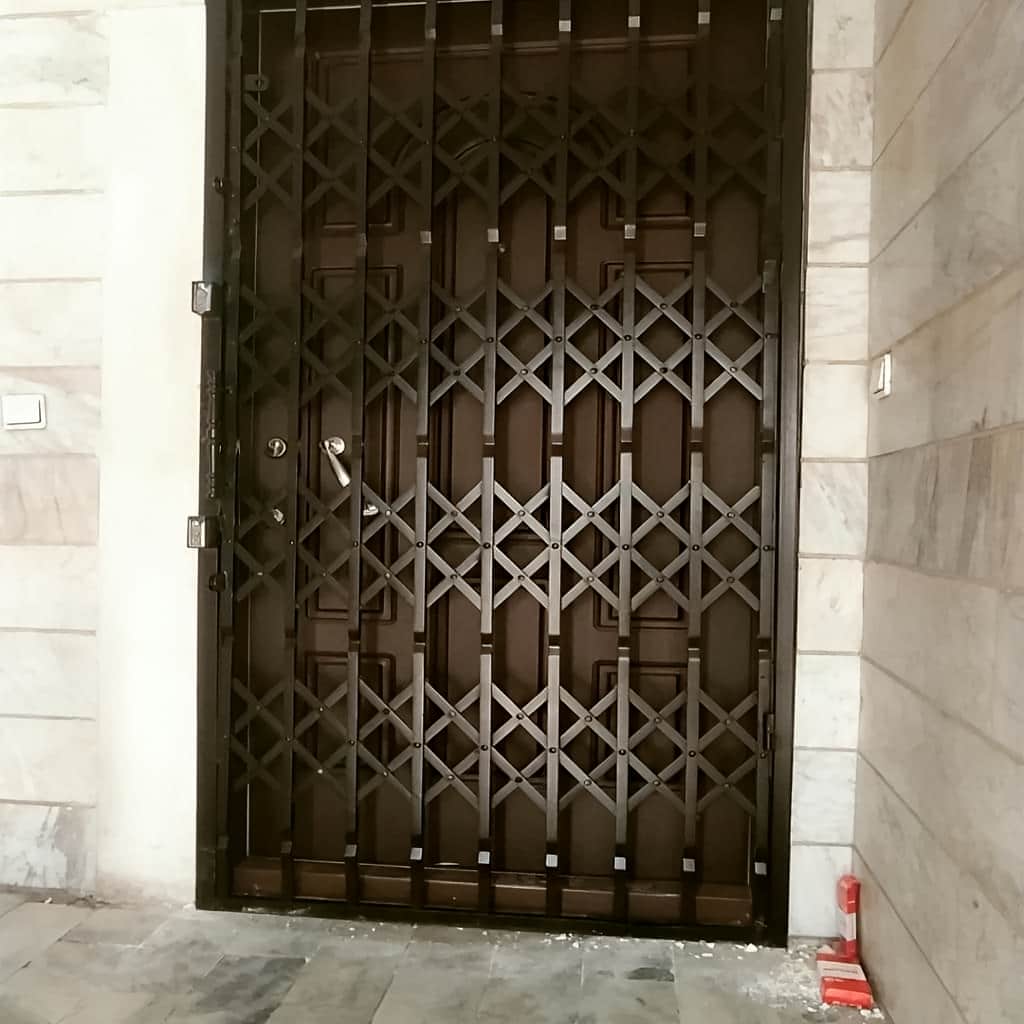 تعمیر درب آکاردئونی چهار گل لوزی و تنظیم چرخ