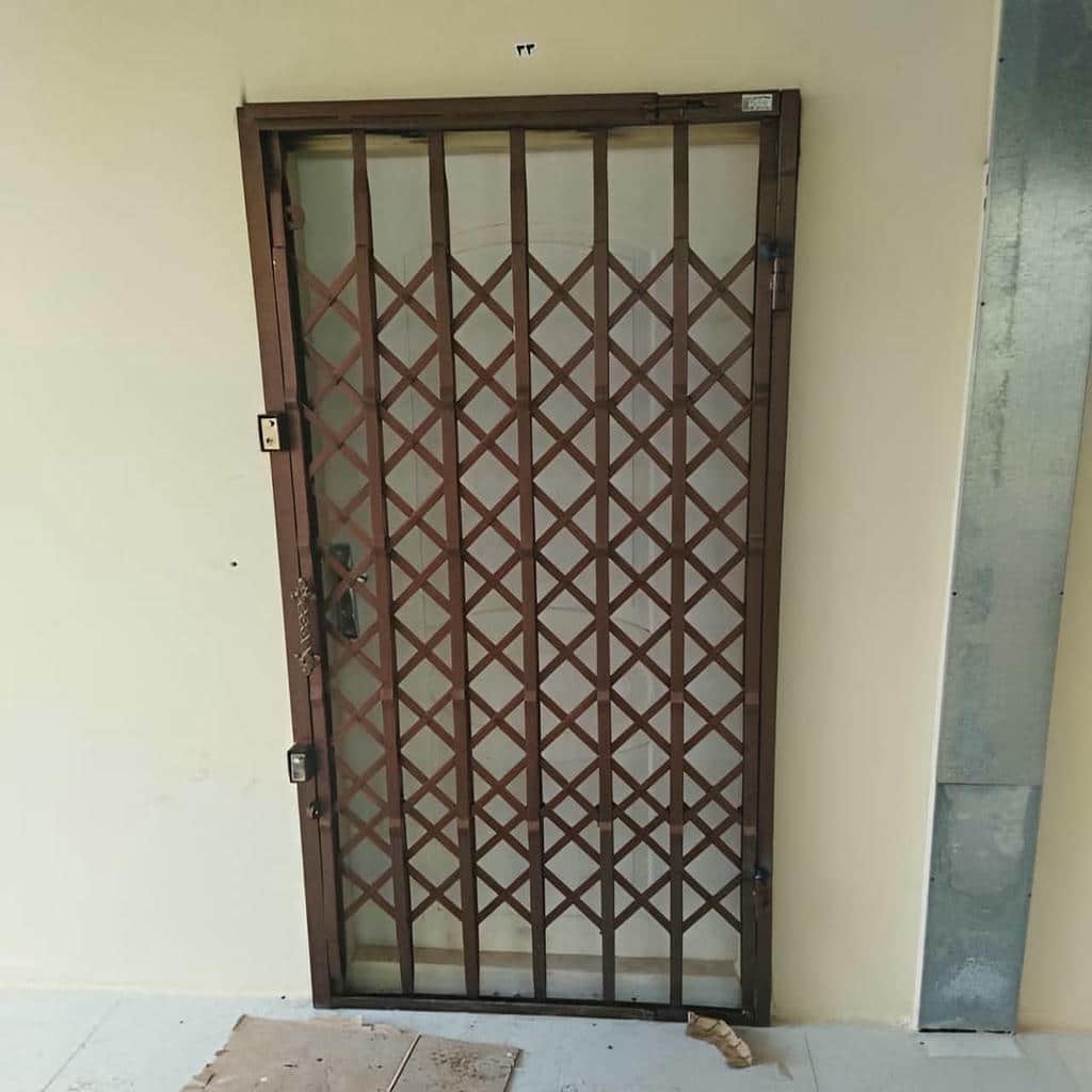 نمونه سه گل حفاظ آکاردئونی درب واحد مسکونی