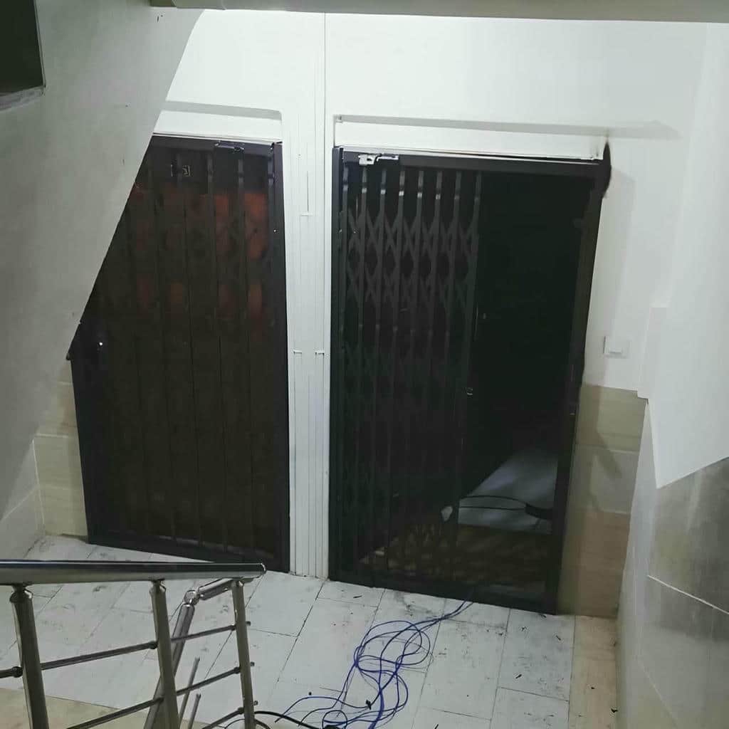 اجرای درب آکاردئونی طلایی سلطنتی با ریل تراز