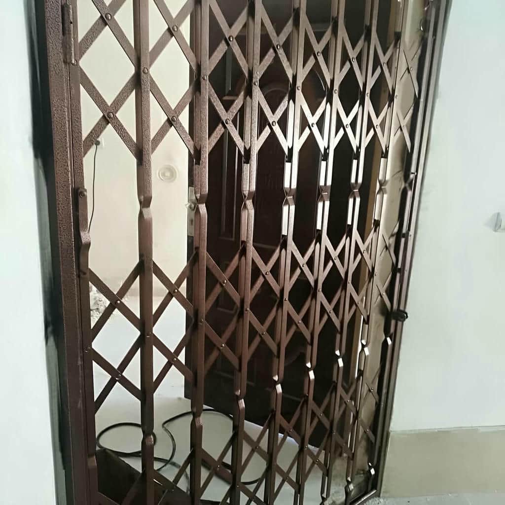 طرح سه گل درب آکاردئونی واحد اداری