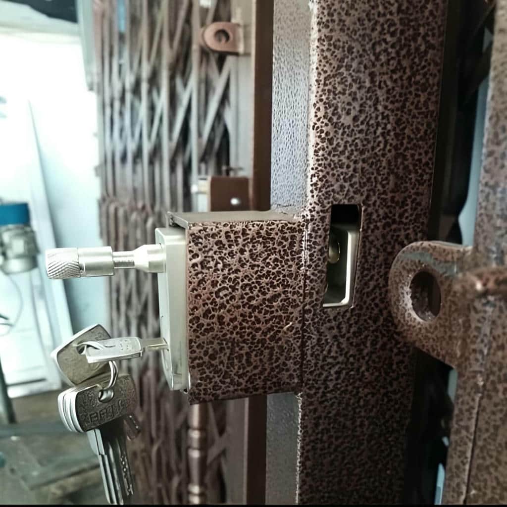 مدل قفل مخفی درب آکاردئونی شیک قفل دار