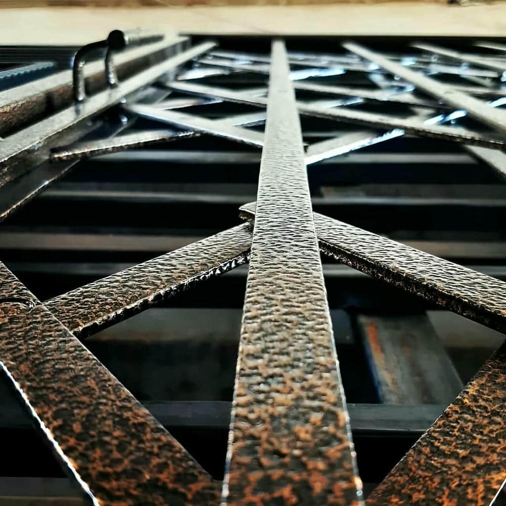 خدمات اندازه گیری درب آکاردئونی طلایی سلطنتی