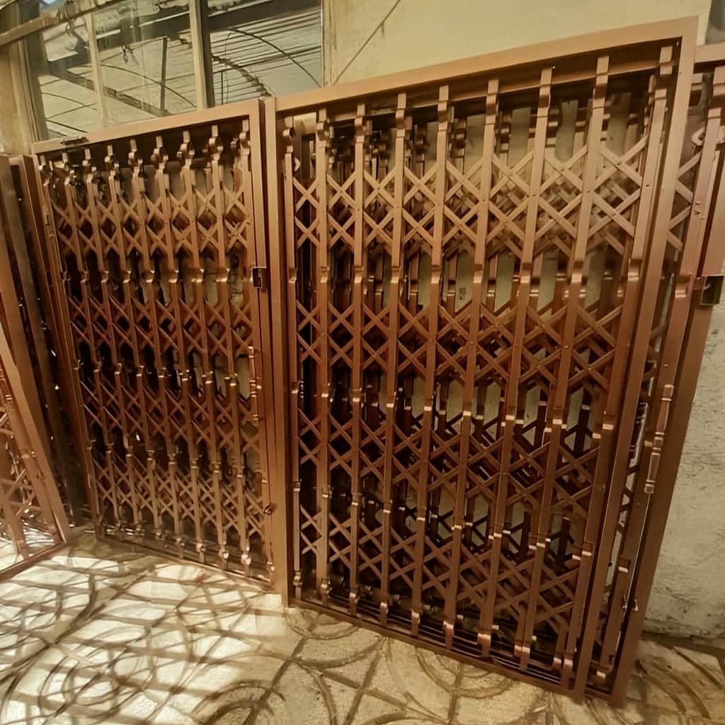 نمونه پنج گل حفاظ آکاردئونی درب واحد مسکونی