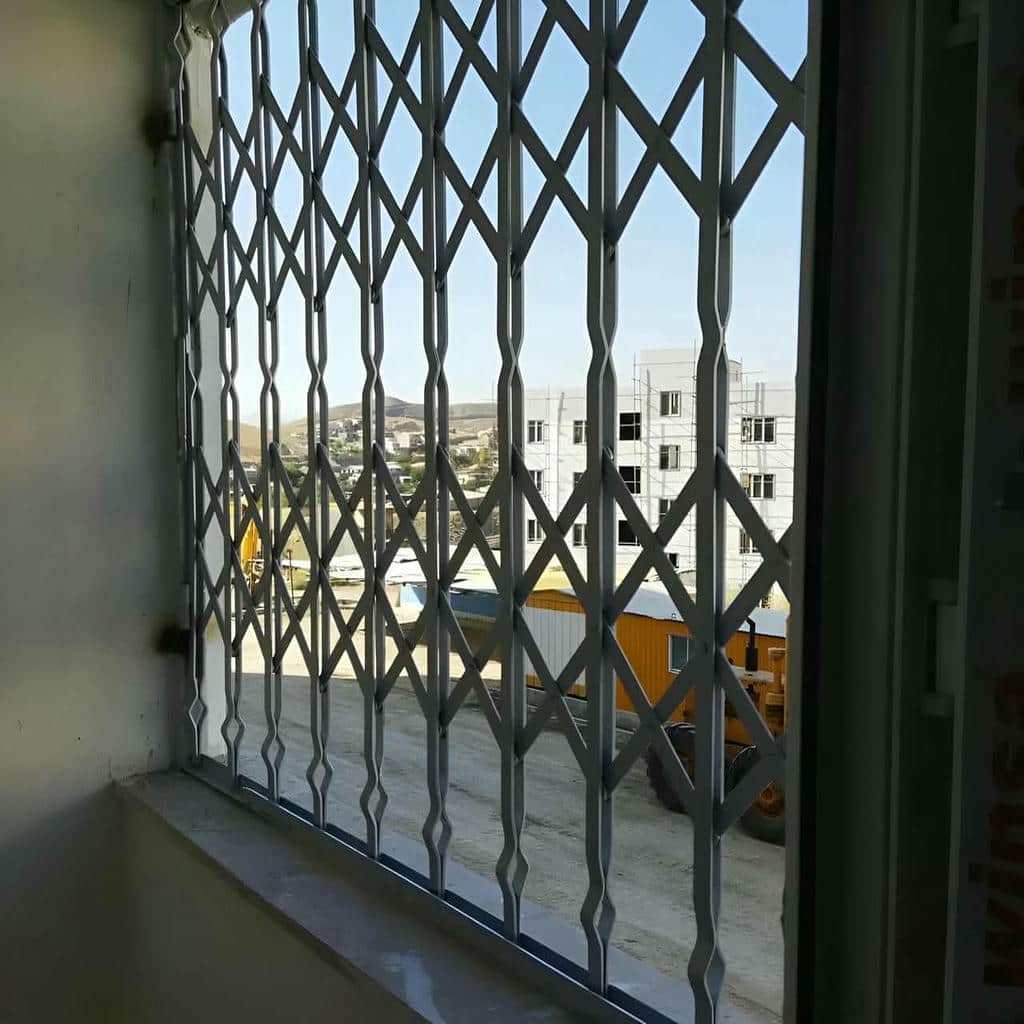 تولید حفاظ آکاردئونی درب واحد مسکونی مدل تمام گل