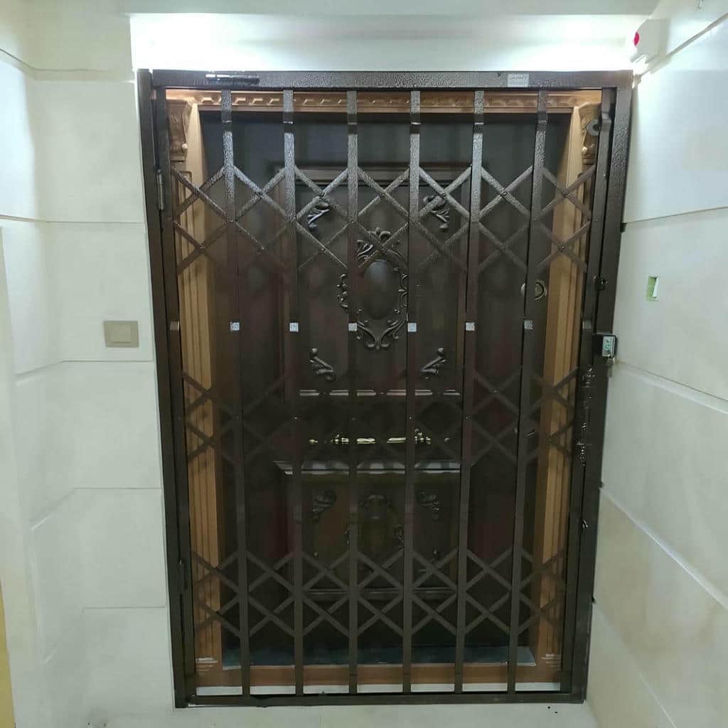 خرید درب آکاردئونی مدرن مشکی برای ورودی اداری
