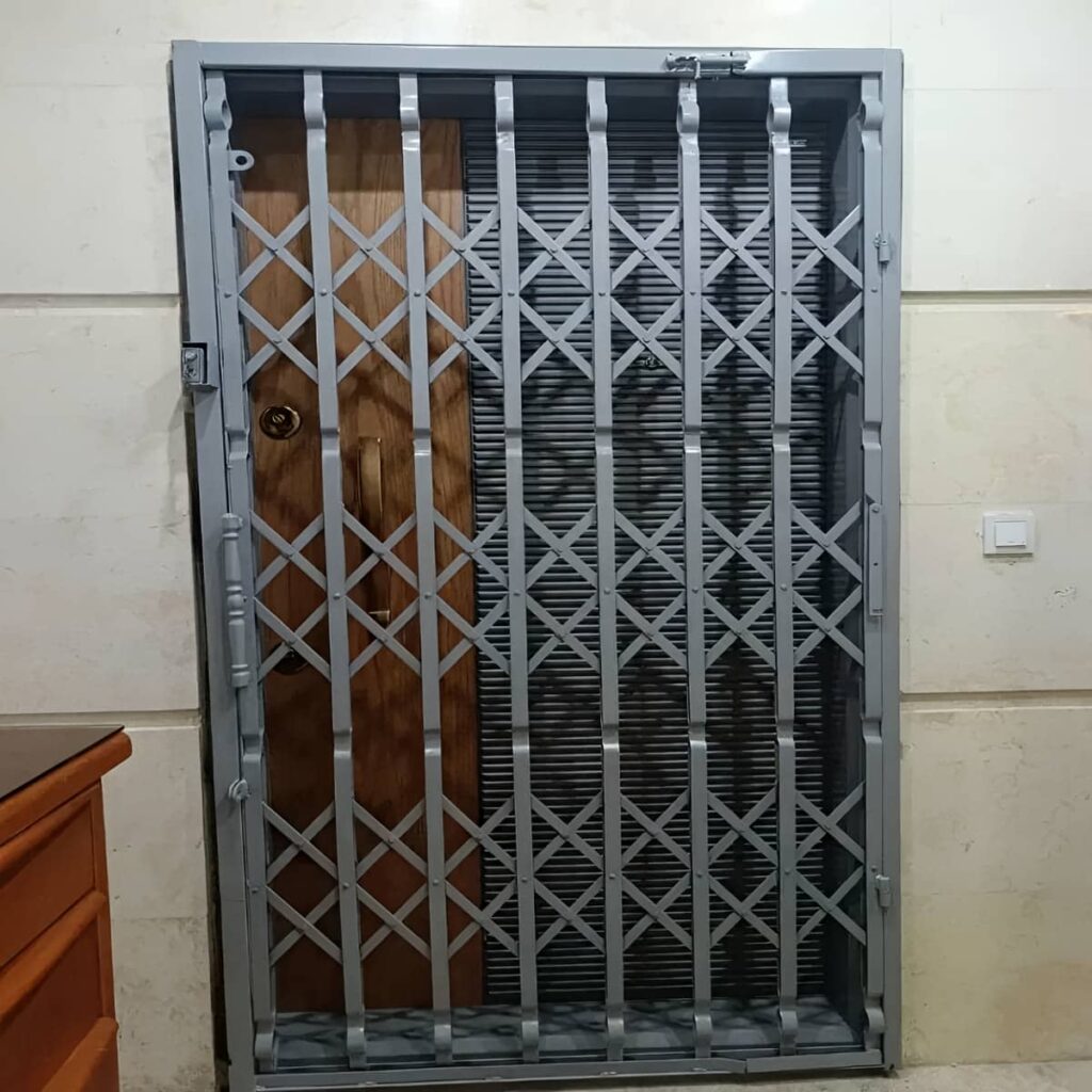 تعمیر درب آکاردئونی طرح دار لوزی و تنظیم چرخ