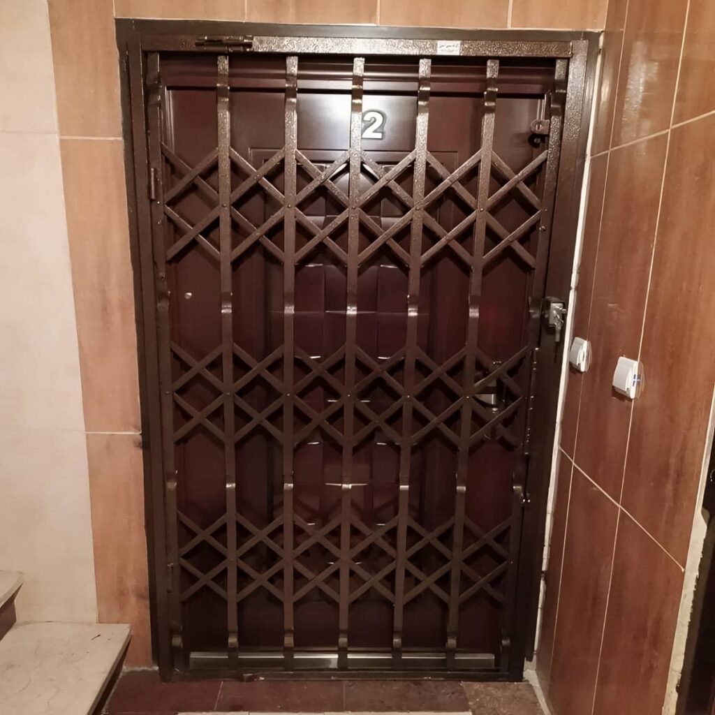 خدمات اندازه‌گیری درب آکاردئونی ضد سرقت آپارتمان