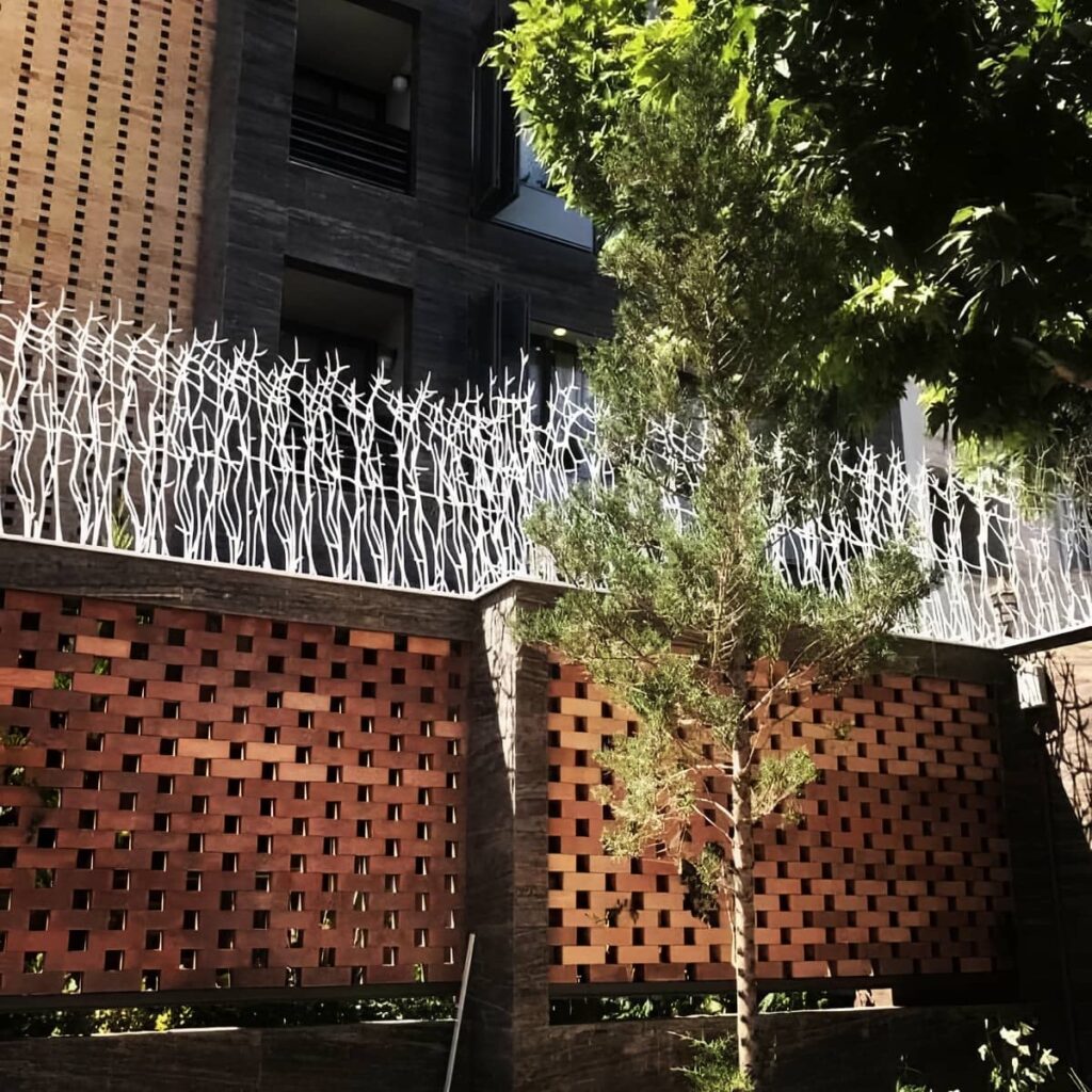 مدل بوته‌ای حفاظ دیوار ضد سرقت میلگردی با پوشش جانبی