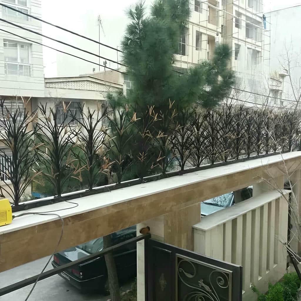 نصب حفاظ لیلیوم دیوار لوکس ویلا روی تاج دیوار