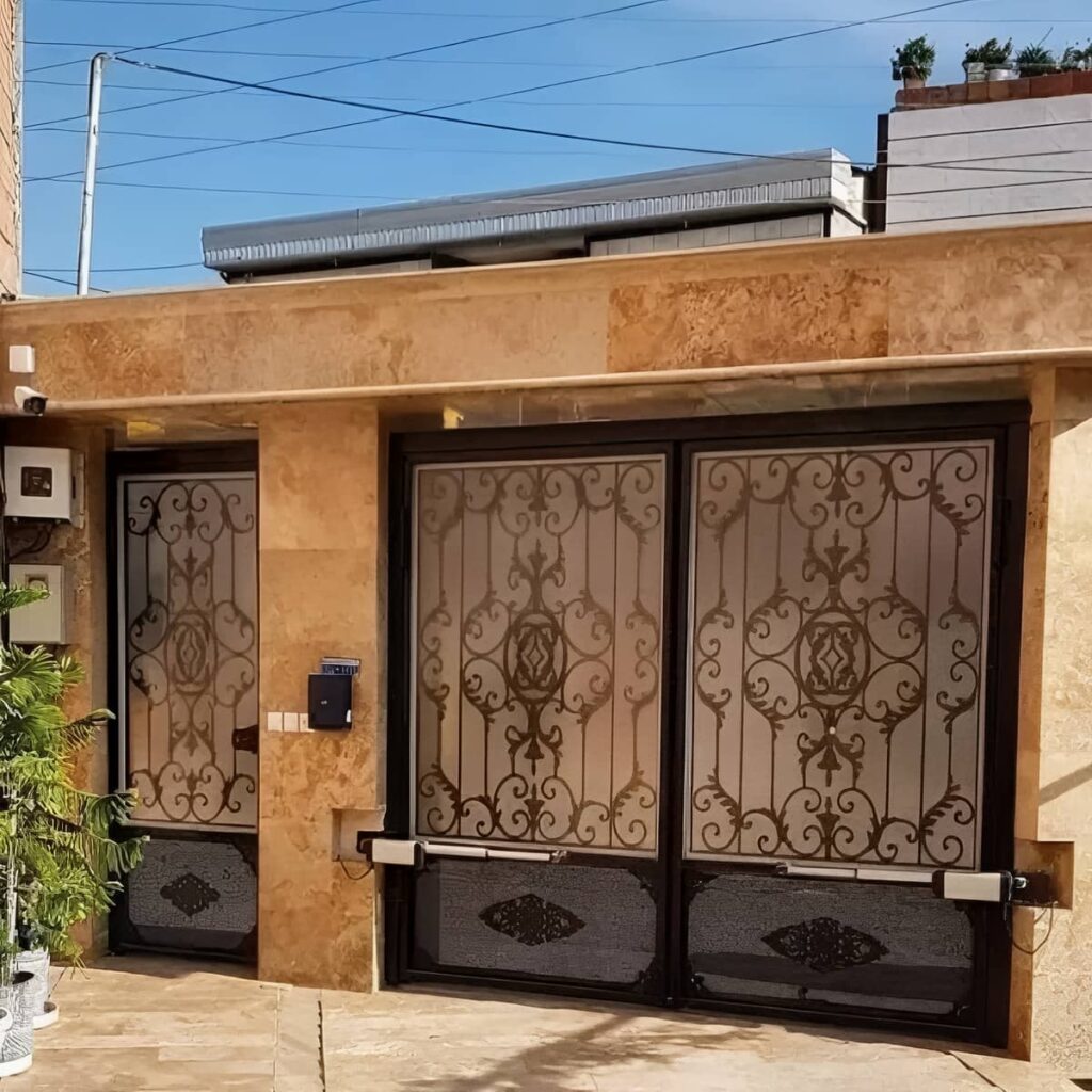 نصب درب پارکینگ جک دار بازویی روی ستون معمولی