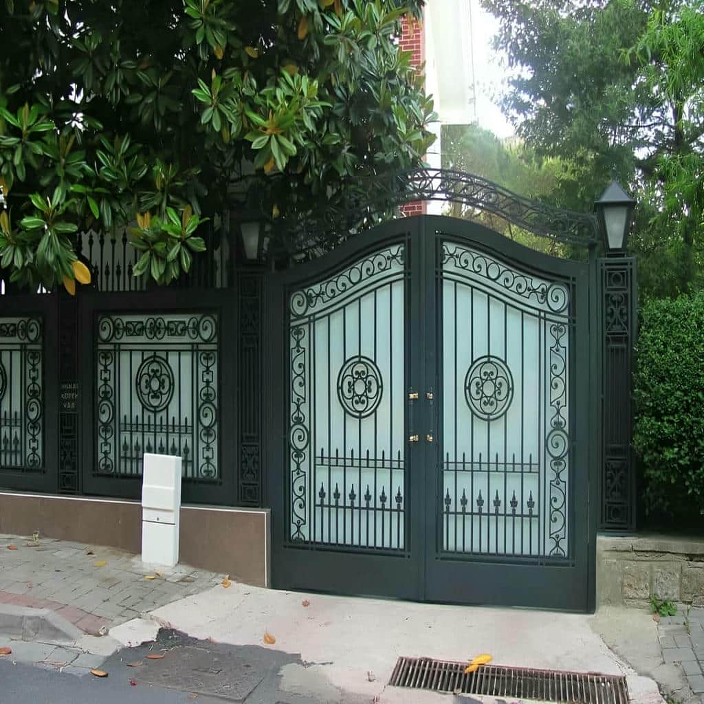 اجرای درب ویلایی پارکینگ دو لنگه پنل بسته