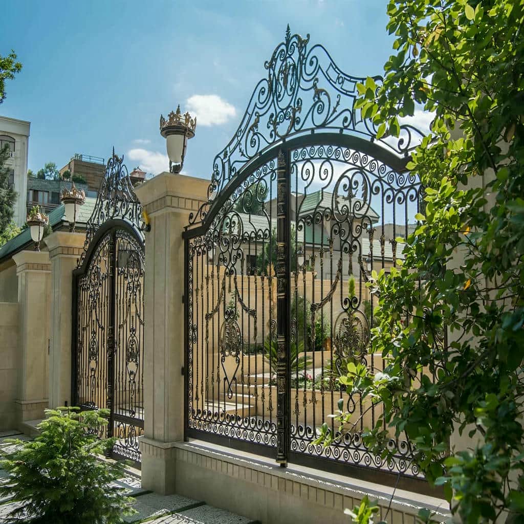 نصب درب ویلایی ترموود نما چوب دو لنگه