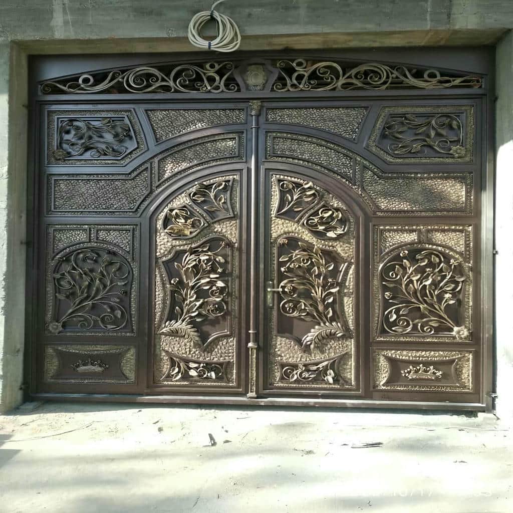 نصب درب حیاط کشویی ریل زمینی تمام پوشیده