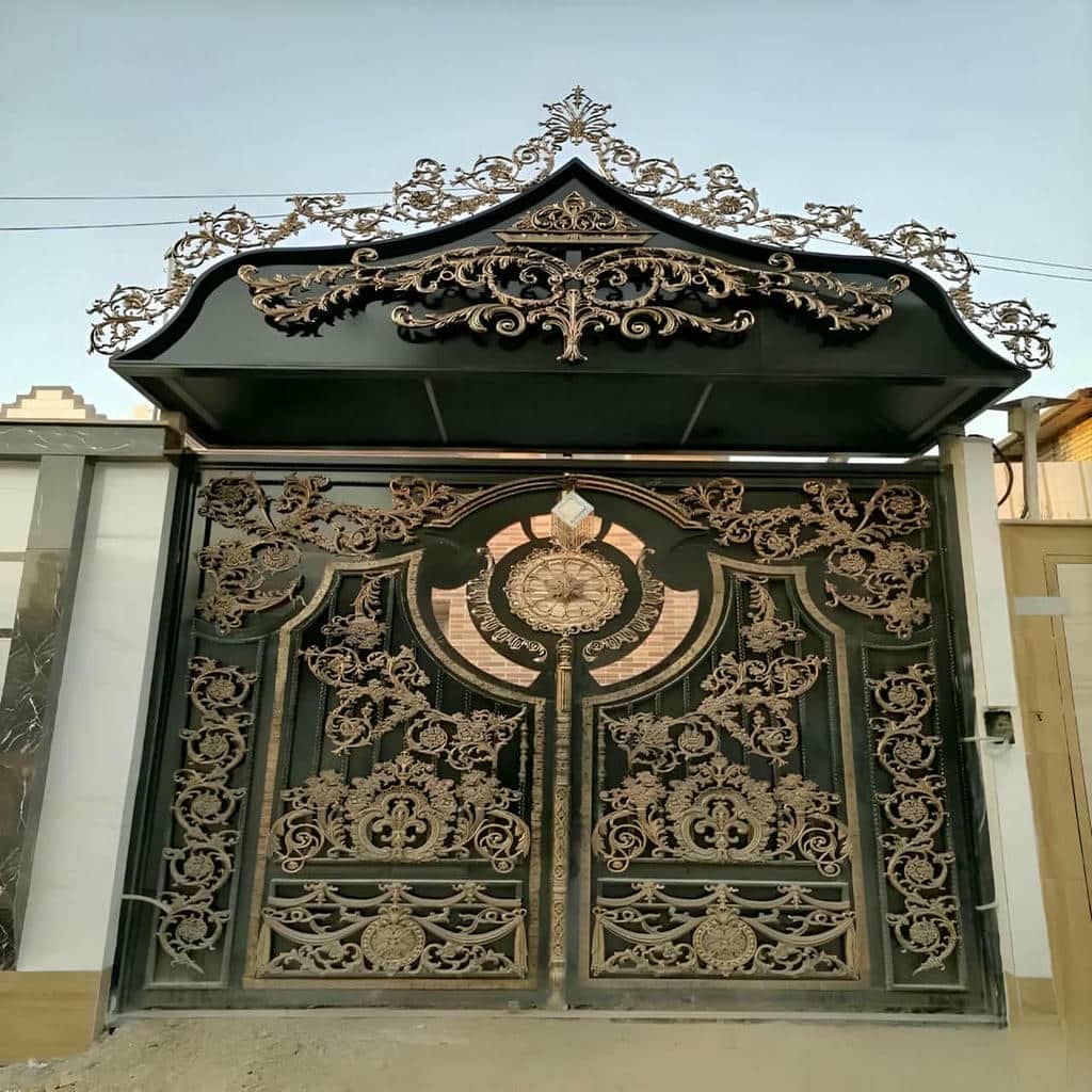 فروش درب آهنی کلاسیک کتیبه دار تاج دار