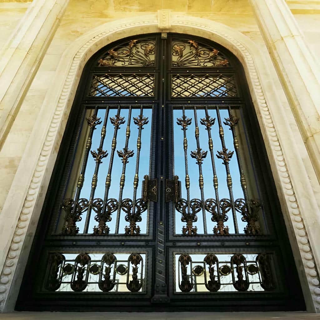 سفارش درب پارکینگ فلزی دو لنگه فرفورژه کلاسیک