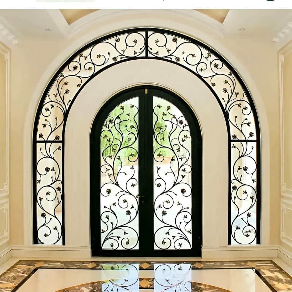 اجرای درب فلزی طرح چوب ورودی با رگه افقی