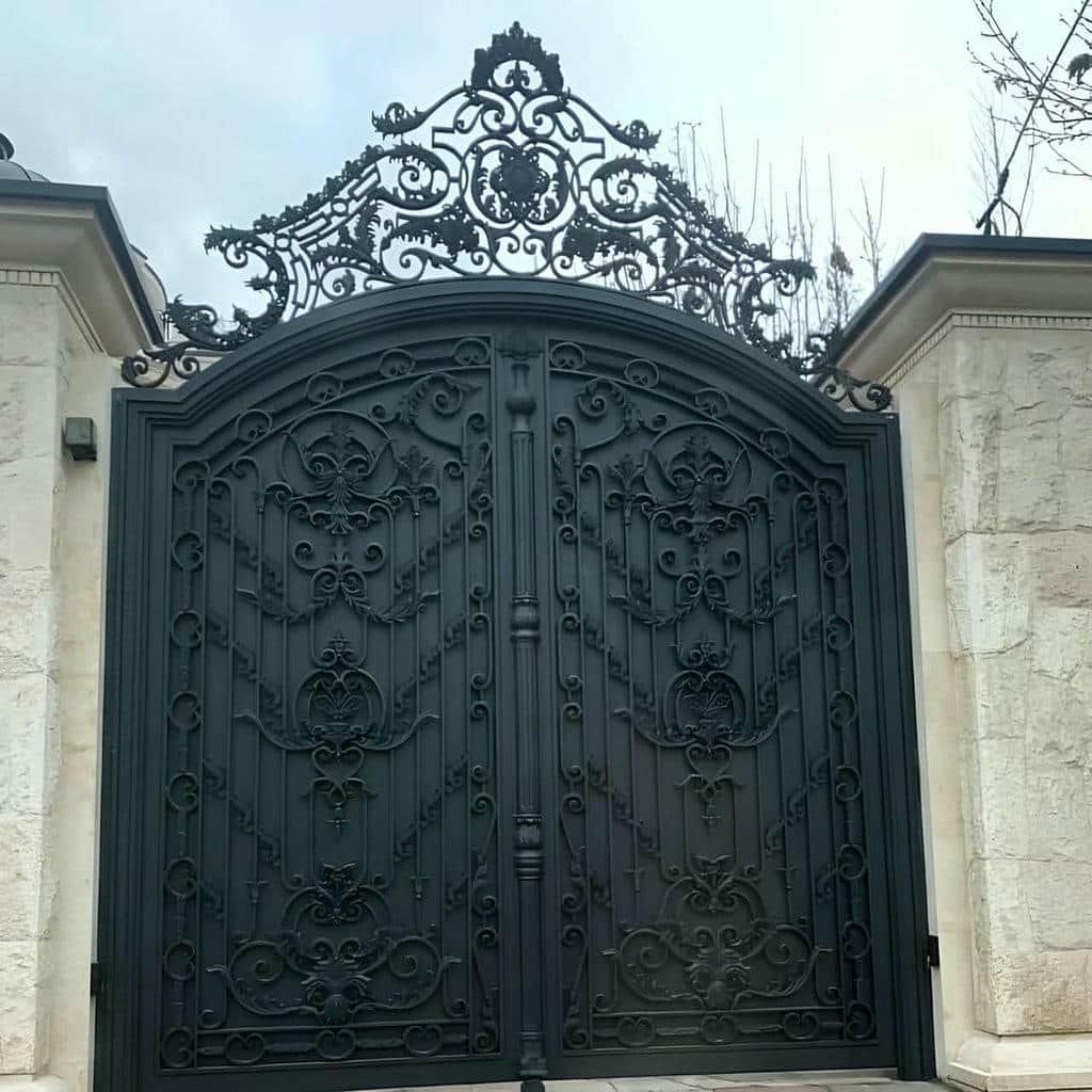 ساخت درب حیاط کشویی ریل زمینی با کلاف مقاوم