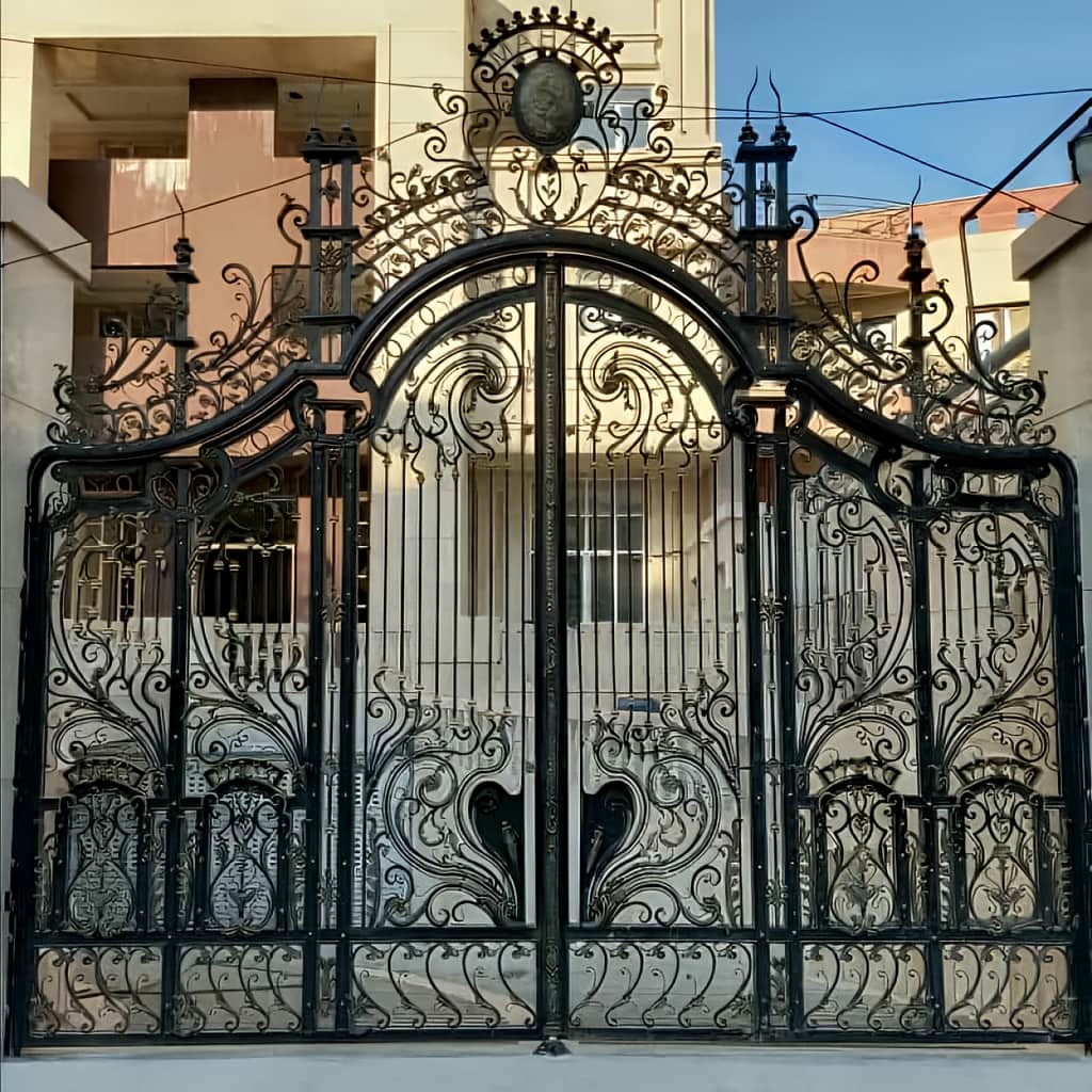 تولید درب حیاط کشویی ریل زمینی برش لیزری