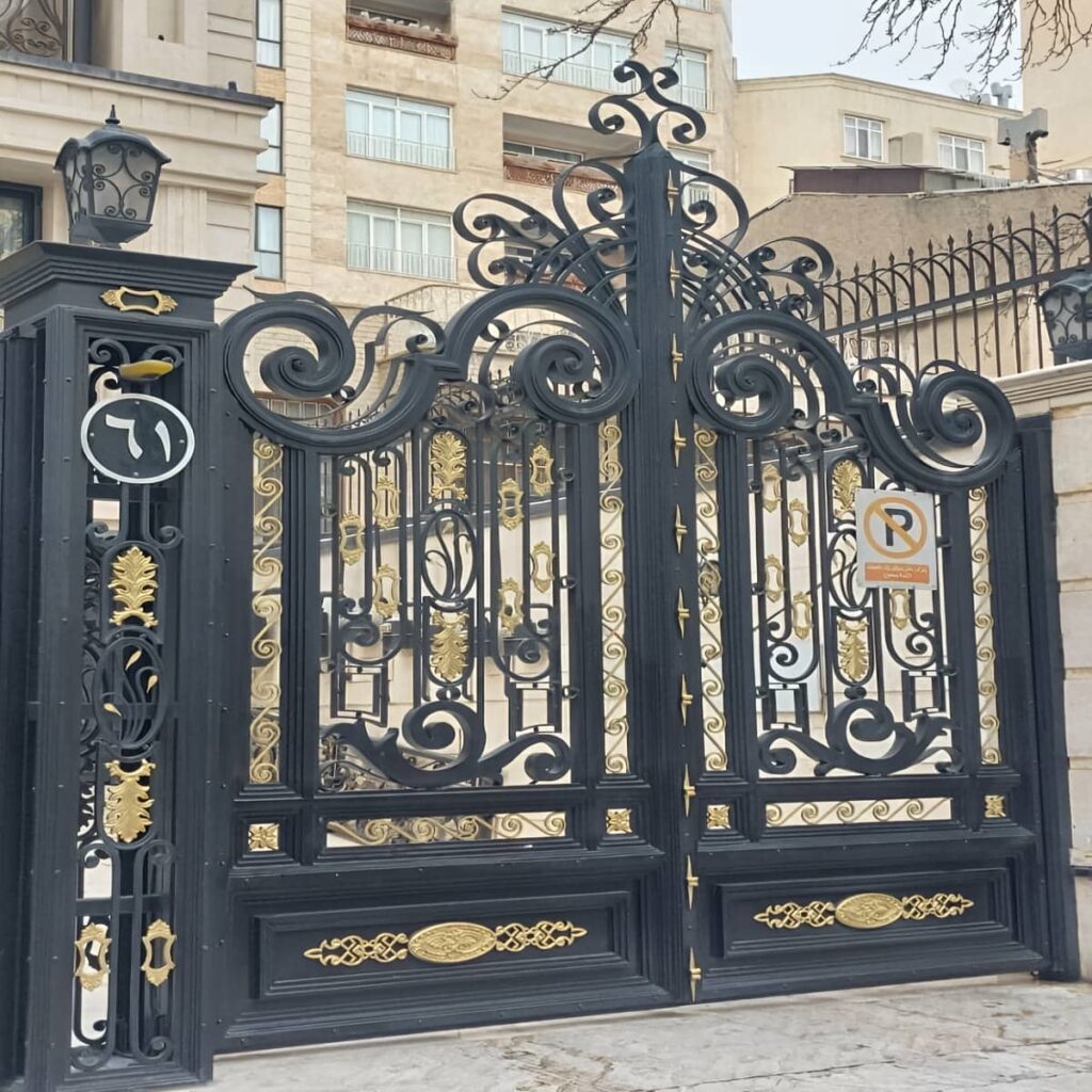 تولید درب بزرگ پارکینگ با طرح برش لیزری