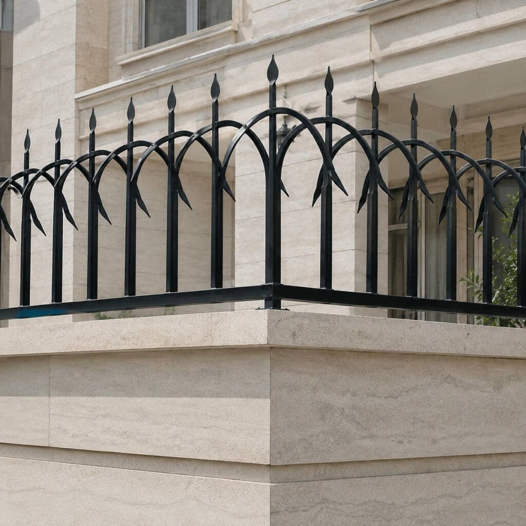 7 طرح حفاظ روی دیوار حیاط مسکونی