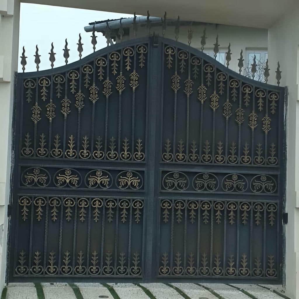 تنوع در انواع درب ورودی ساختمان