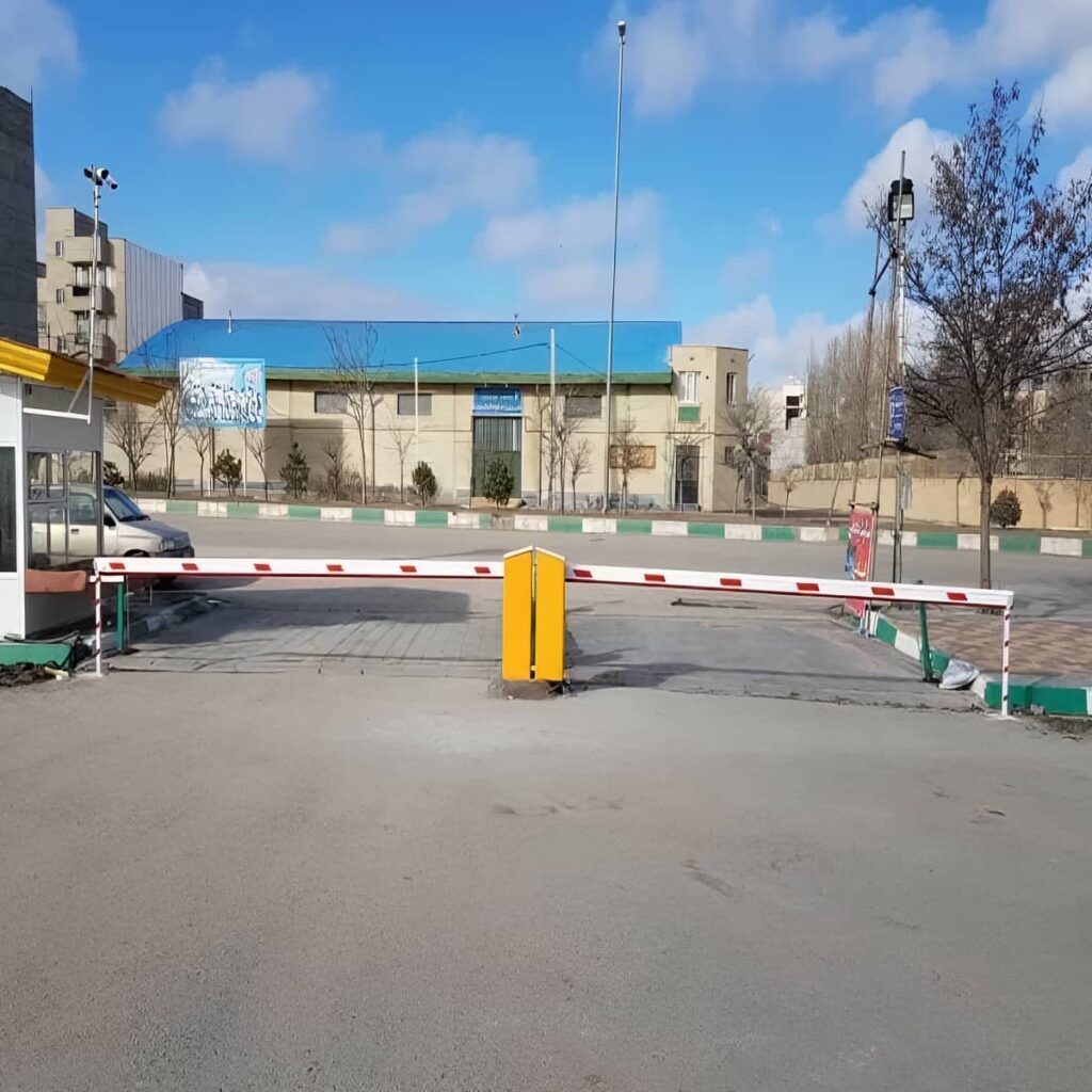 خرید راهبند ورودی صنعتی کامیون رو برای گیت کارخانه