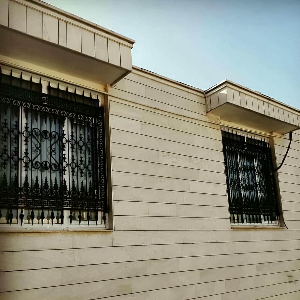 حفاظ پنجره دوجداره ضد سرقت با شبکه عمودی منظم