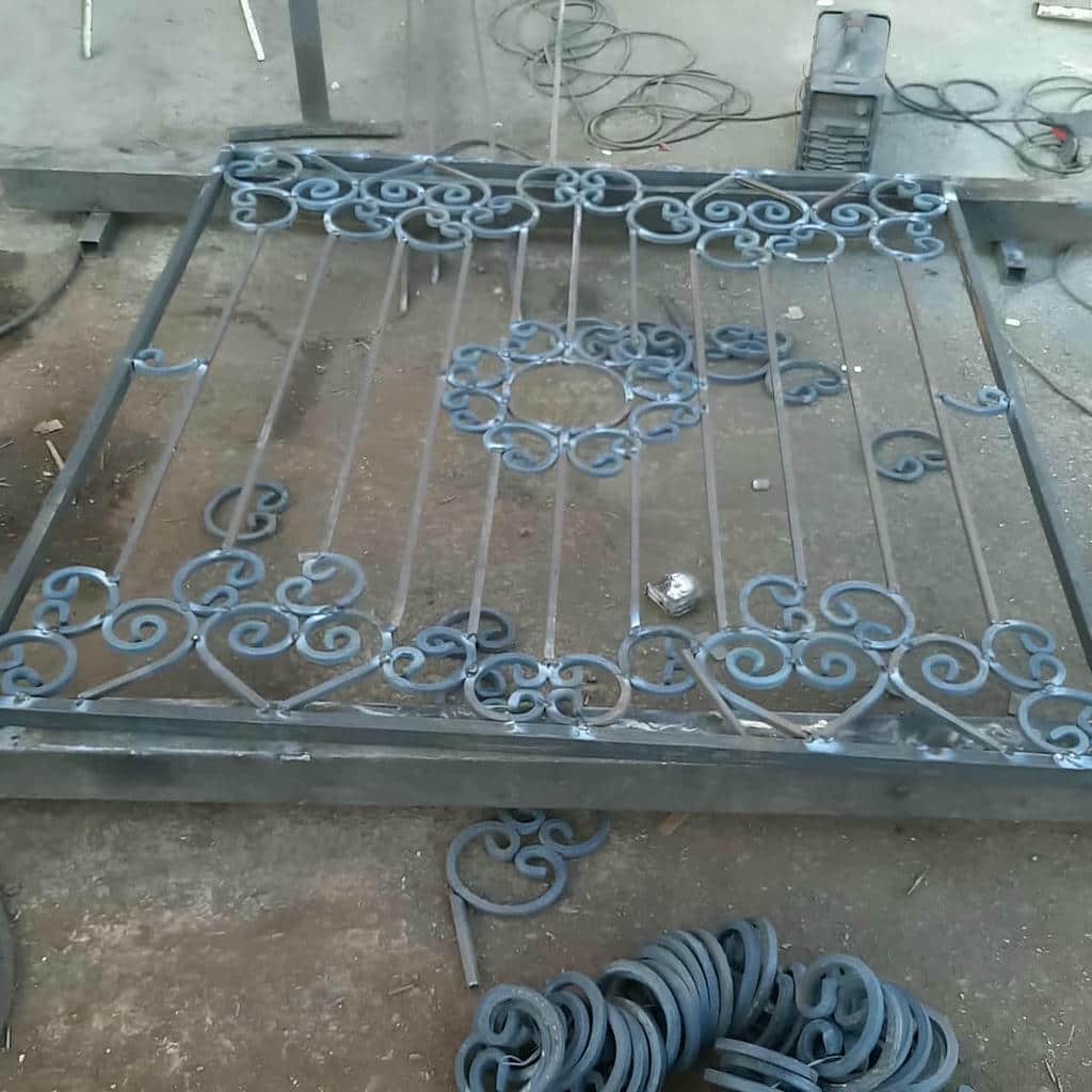 حفاظ پنجره طرح دار لیزری با نقش هندسی منظم