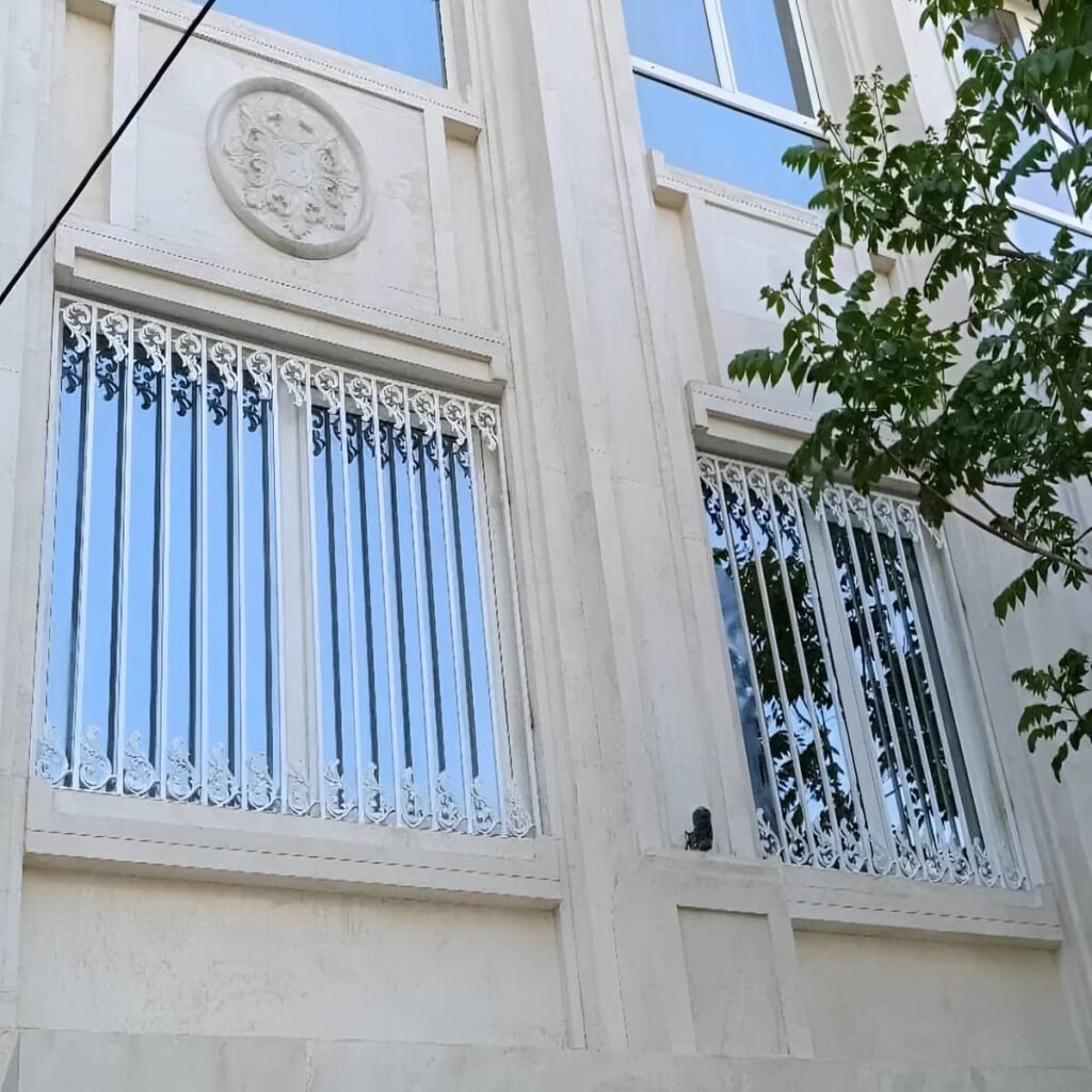 حفاظ پنجره دوجداره ضد سرقت مدل بازشو با قاب فلزی