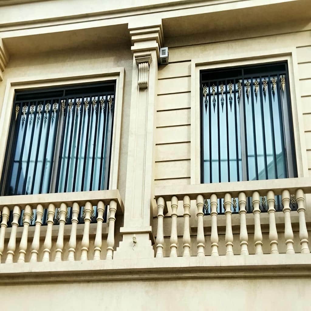 اجرای نرده پنجره فلزی شاسی دار داخل دهانه