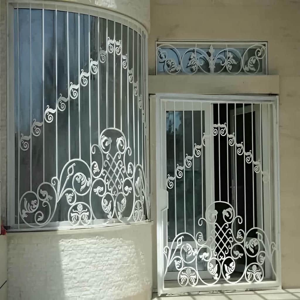 خرید حفاظ پنجره مدرن شبکه هندسی با تراکم مناسب